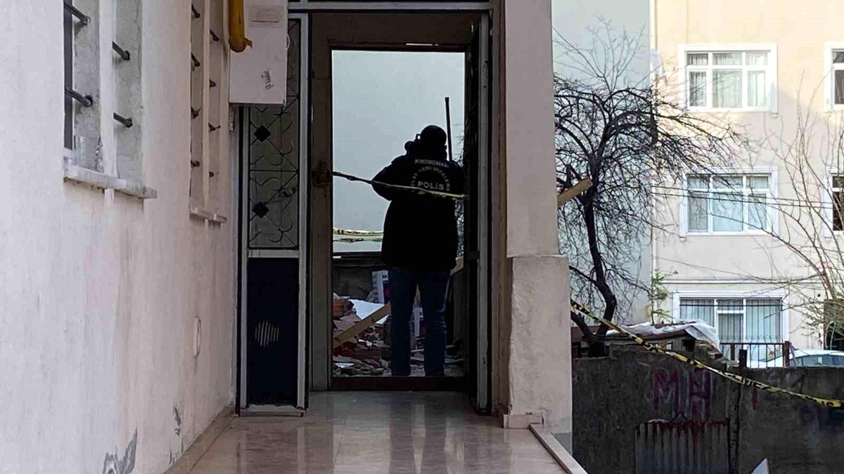 Kocaeli\'de Tadilat Sırasında Duvar Yıkıldı, 14 Yaşındaki Çocuk Hayatını Kaybetti