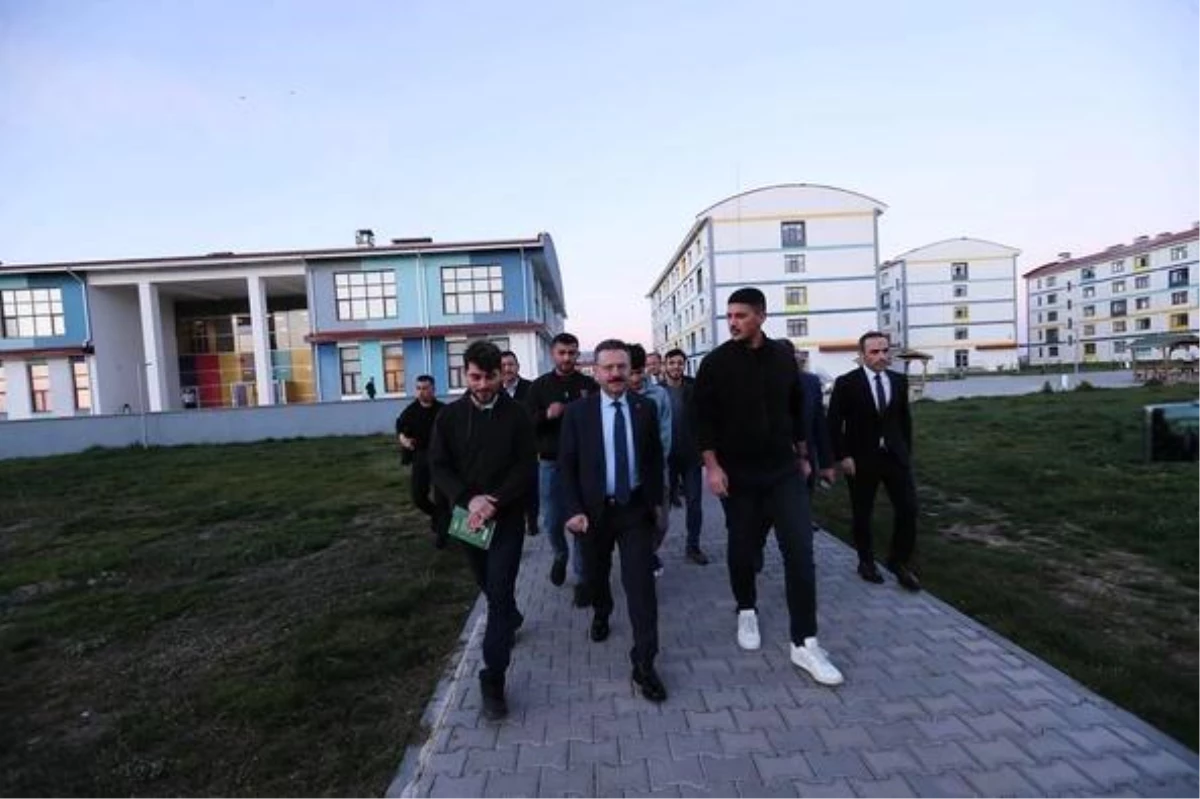 Eskişehir Valisi ve Gençlik ve Spor Bakanlığı İl Müdürü, öğrencilerle iftarda buluştu