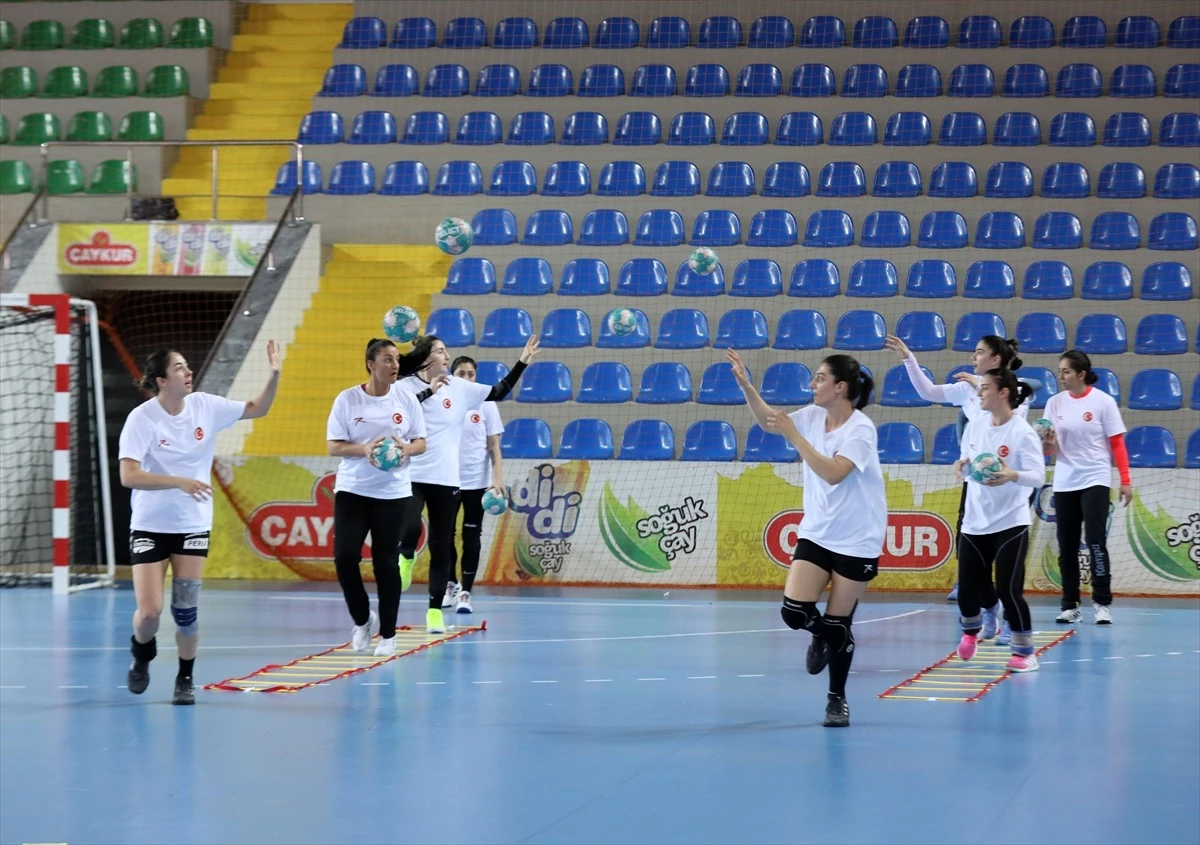 Milli Kadın Hentbol Takımı Karadağ maçına sporseverleri davet ediyor