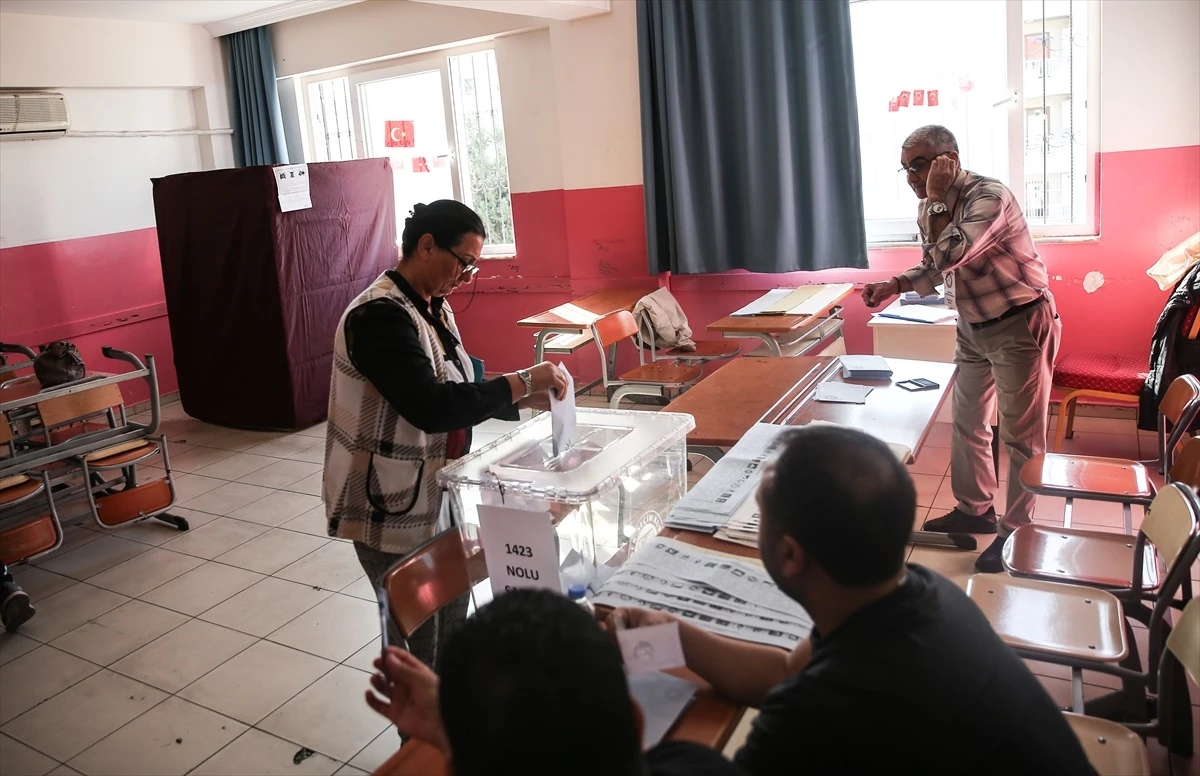 Güney illerinde yerel seçimler için oy kullanma işlemi başladı