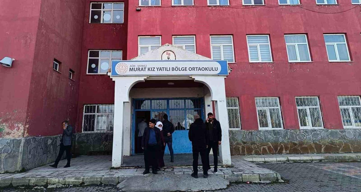 Ağrılı seçmenler sandıklara akın etti