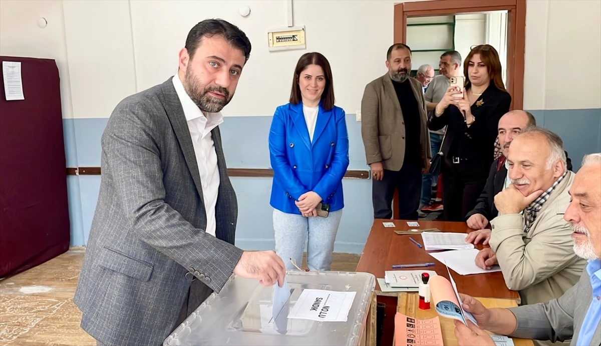 AK Parti Karabük Milletvekili Cem Şahin, Mahalli İdareler Genel Seçimleri için oyunu verdi