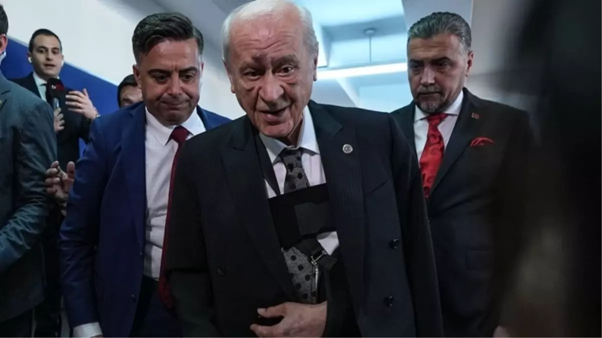 Bahçeli\'nin yüzündeki morlukların nedeni belli oldu