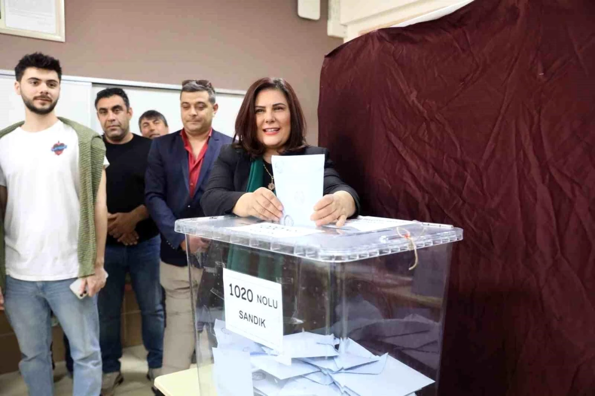 Aydın Büyükşehir Belediye Başkanı Özlem Çerçioğlu oy kullandı