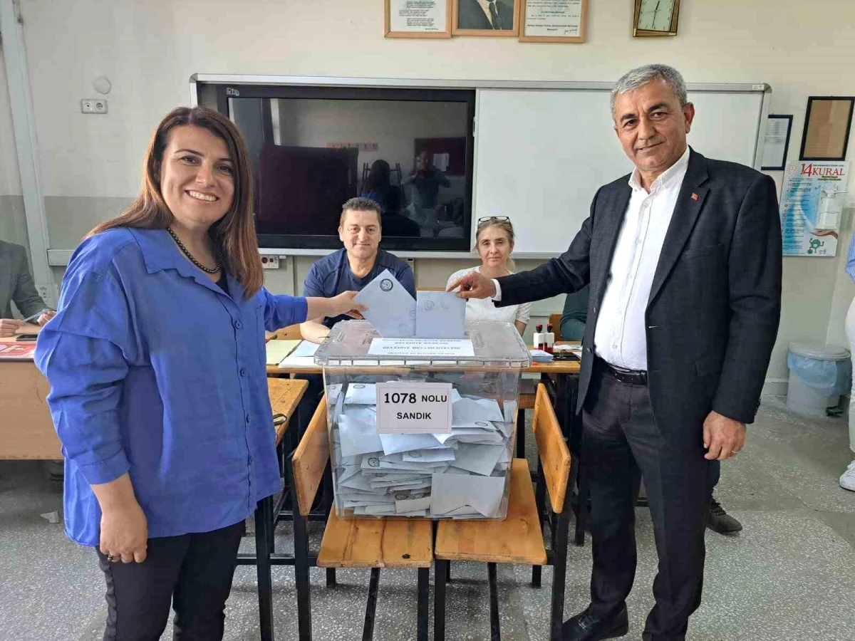 Cumhur İttifakı AK Parti Koçarlı Belediye Başkan Adayı Nedim Kaplan Oyunu Kullandı