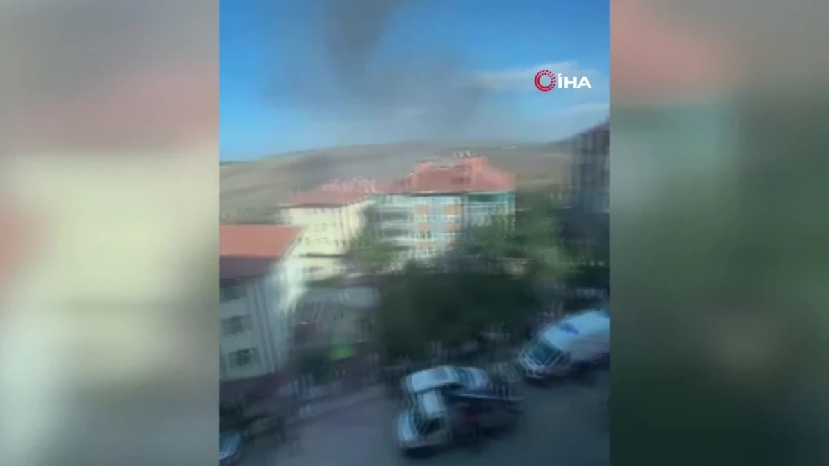 Başkentte çatı yangını paniğe neden oldu