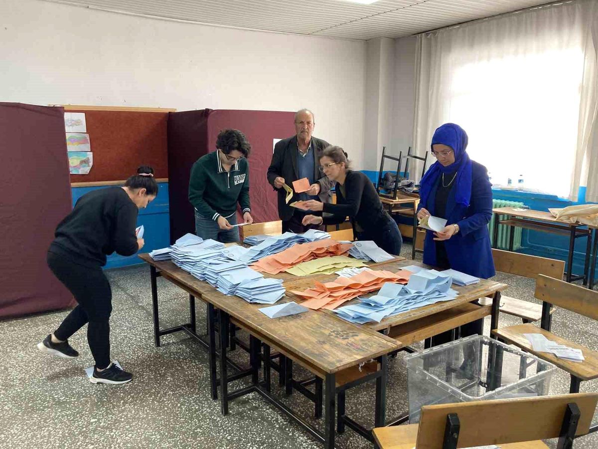 Burdur\'da oy verme işlemi sona erdi, sayım başladı