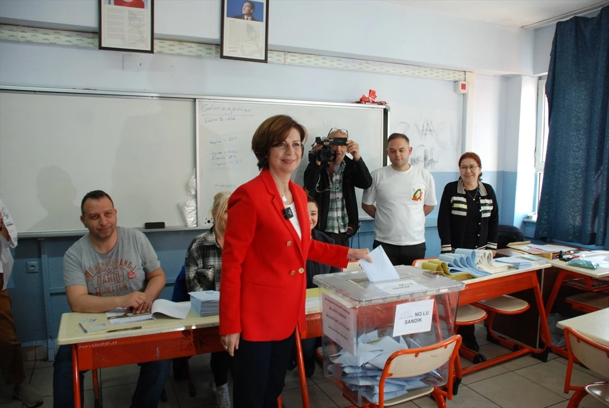 CHP Eskişehir Büyükşehir Belediye Başkan Adayı Ayşe Ünlüce Oyunu Kullandı