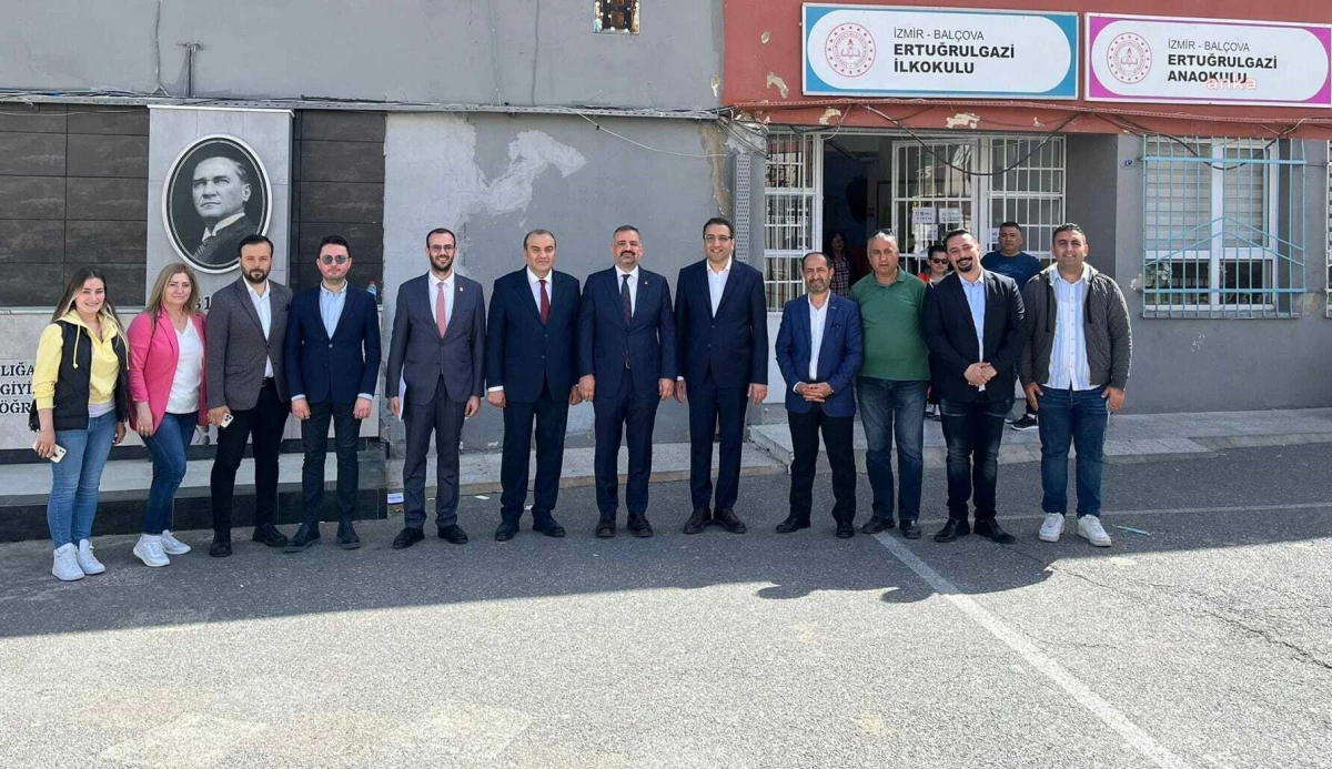 CHP İzmir İl Başkanı Şenol Aslanoğlu, oy kullandı