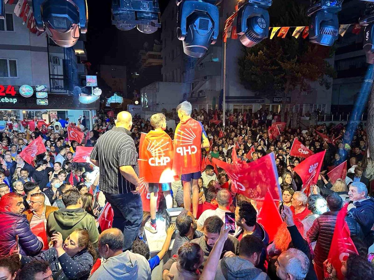 Kuşadası\'nda Belediye Başkanı Ömer Günel Seçimi Önde Götürüyor