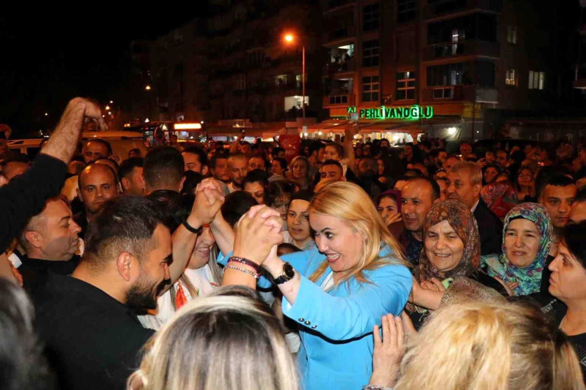 CHP\'li Merkezefendi ve Pamukkale Belediye Başkan Adayları seçim zaferini kutladı