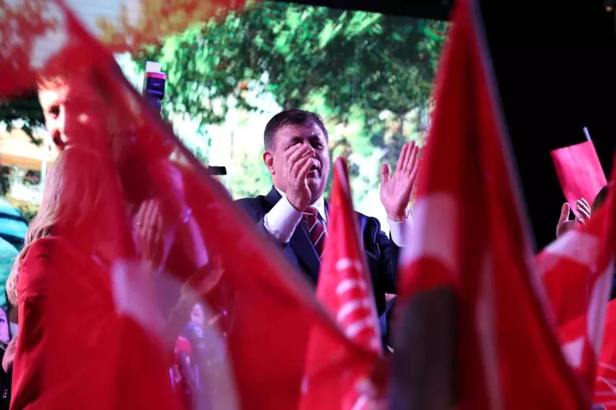 İzmir\'de CHP\'li Cemil Tugay Büyükşehir Belediye Başkanı seçildi