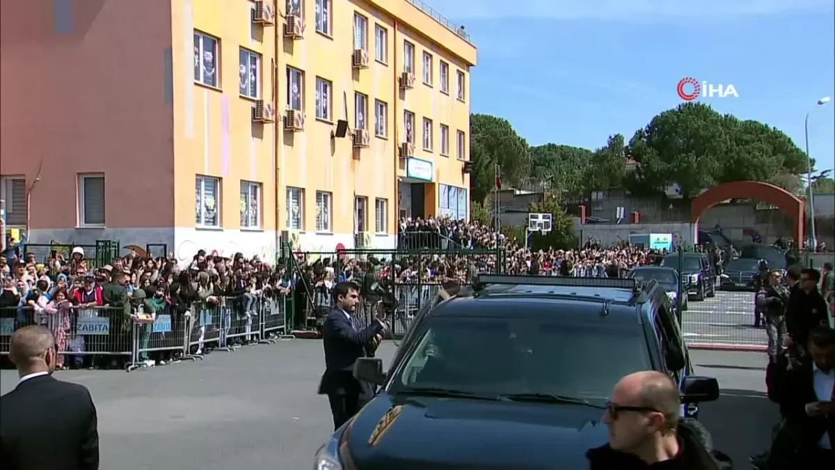 Cumhurbaşkanı Erdoğan, oy kullanmak için Saffet Çebi Ortaokulu\'na geldi