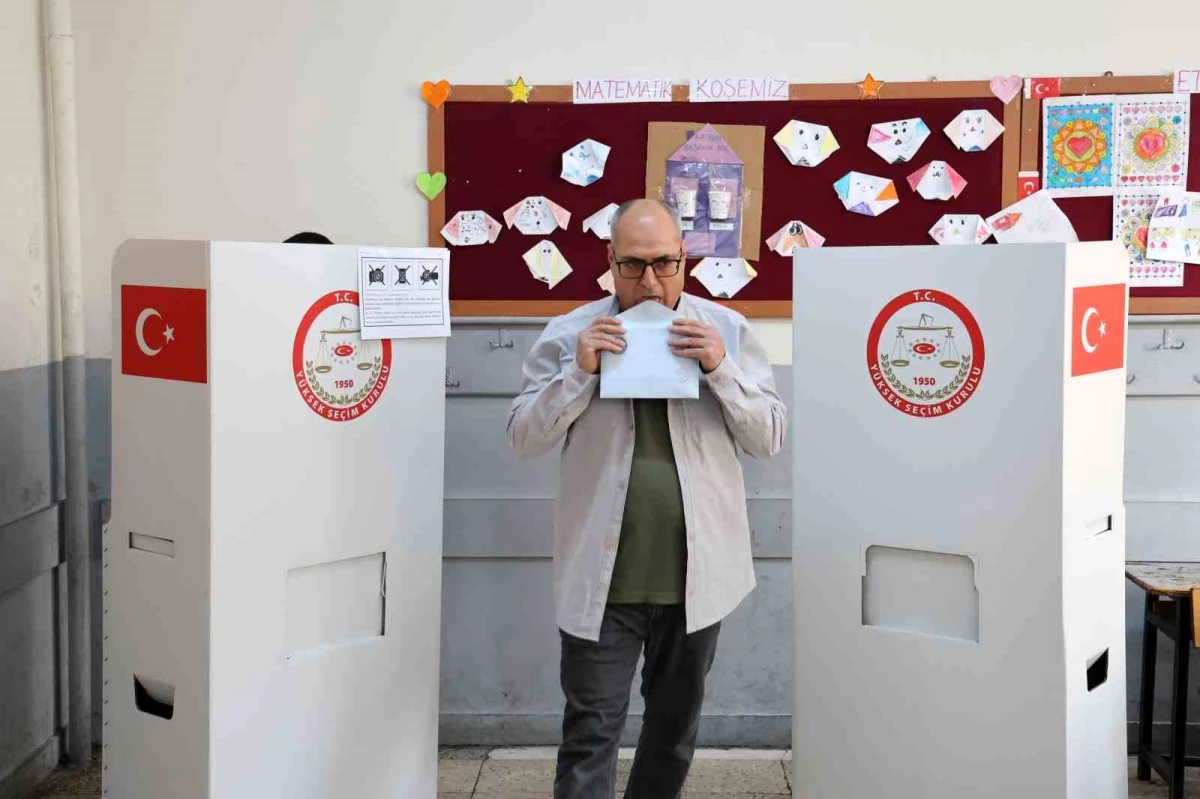 Diyarbakır\'da Mahalli İdareler Genel Seçimleri için oy kullanma işlemi başladı
