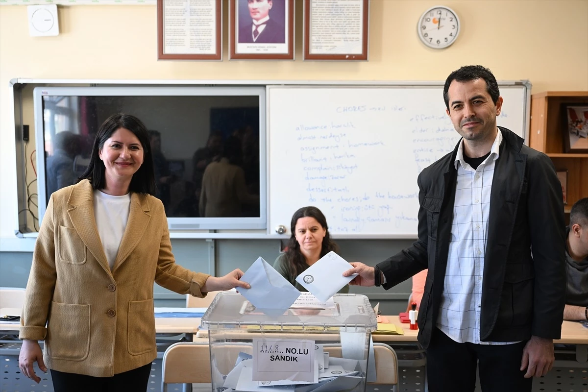 Edirne\'de belediye başkan adayları oylarını kullandı