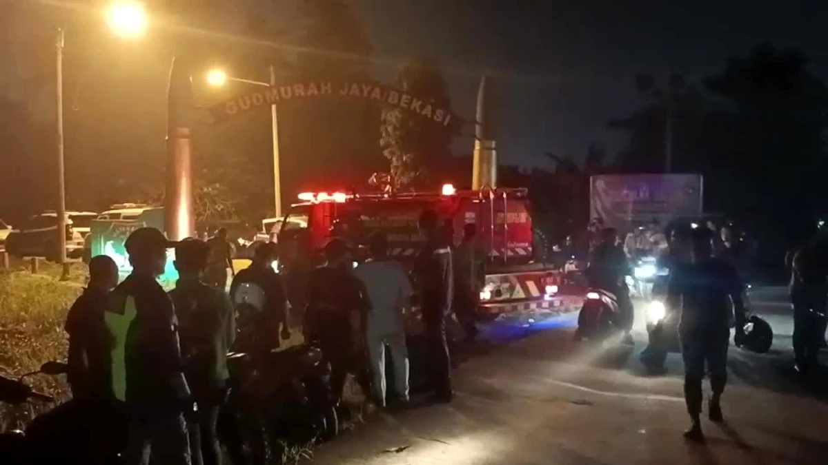 Endonezya\'da askeri mühimmat deposunda patlama: 130 aile tahliye edildi