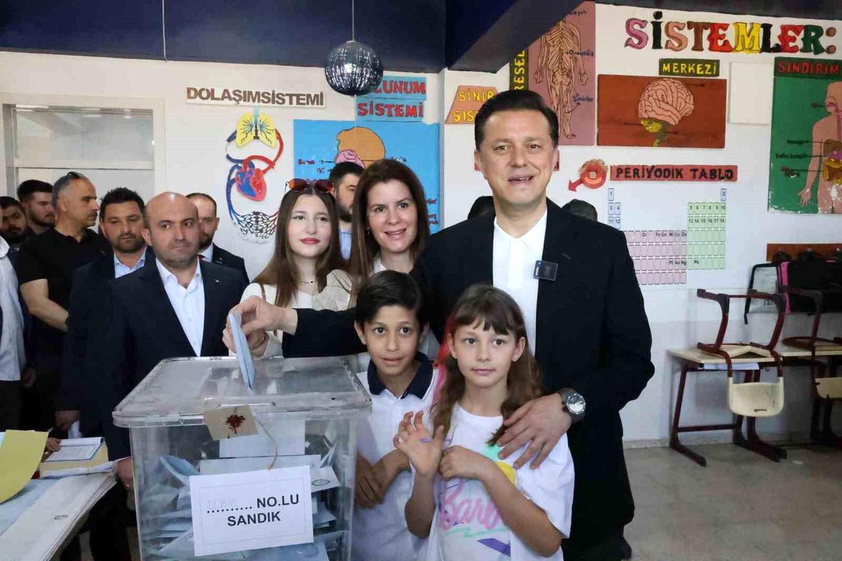 AK Parti Eskişehir Büyükşehir Belediye Başkan Adayı Nebi Hatipoğlu Oyunu Kullandı