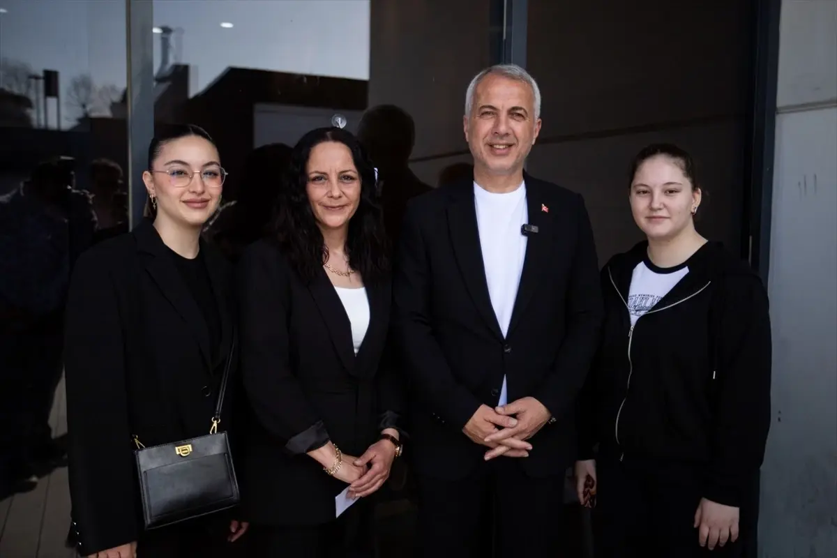 Hendek Belediye Başkanı Turgut Babaoğlu oyunu kullandı