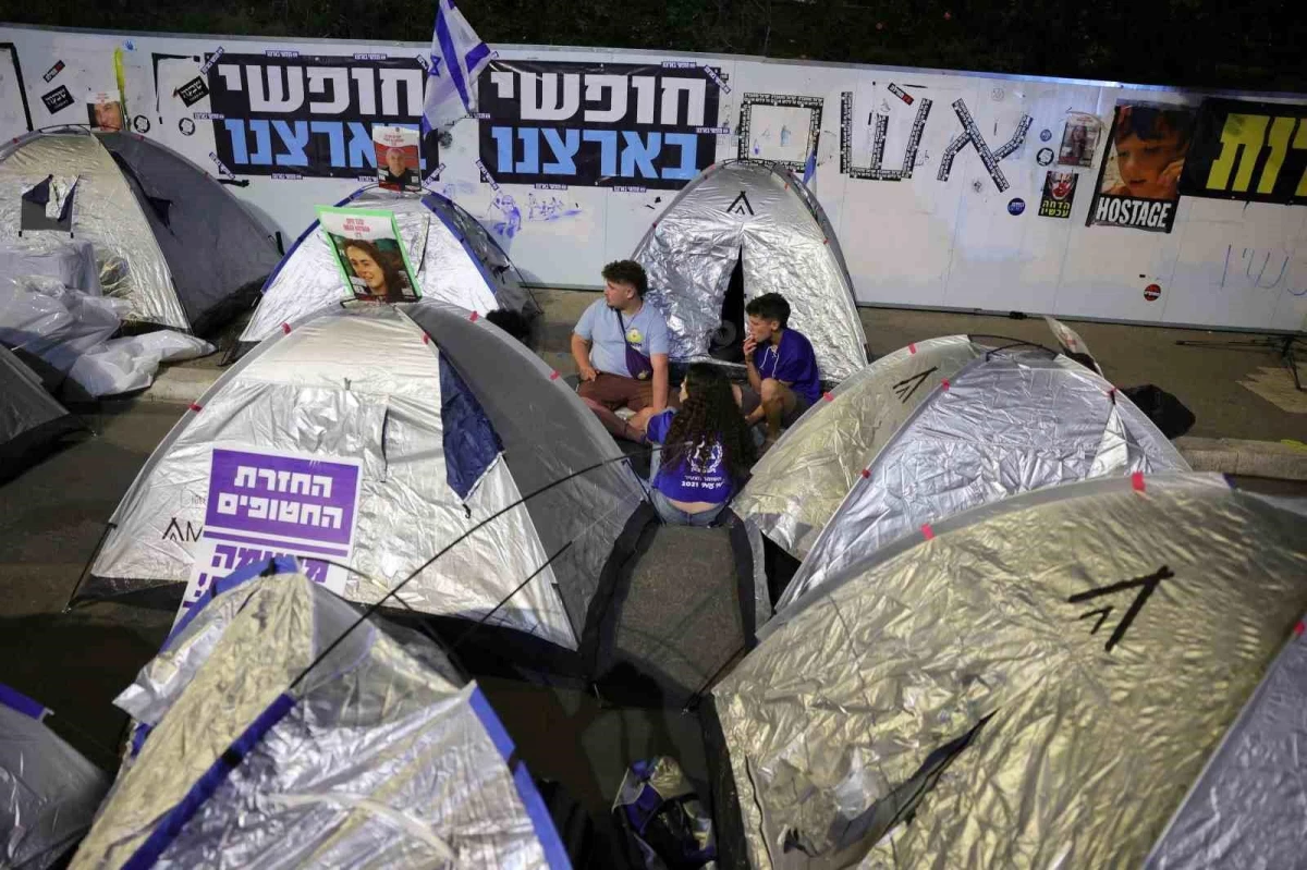 Kudüs\'te Göstericiler İsrail Parlamentosu Önünde Çadır Kurdu