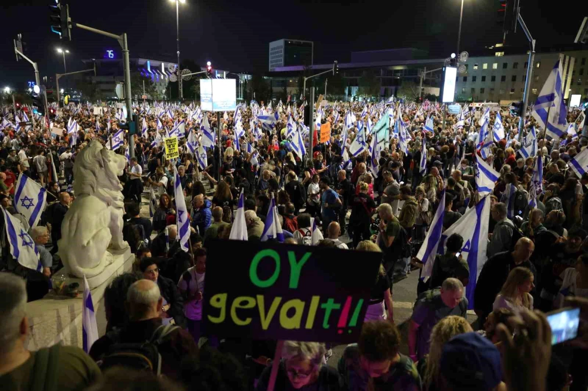 İsrail\'de on binlerce kişi erken seçim çağrısında bulundu