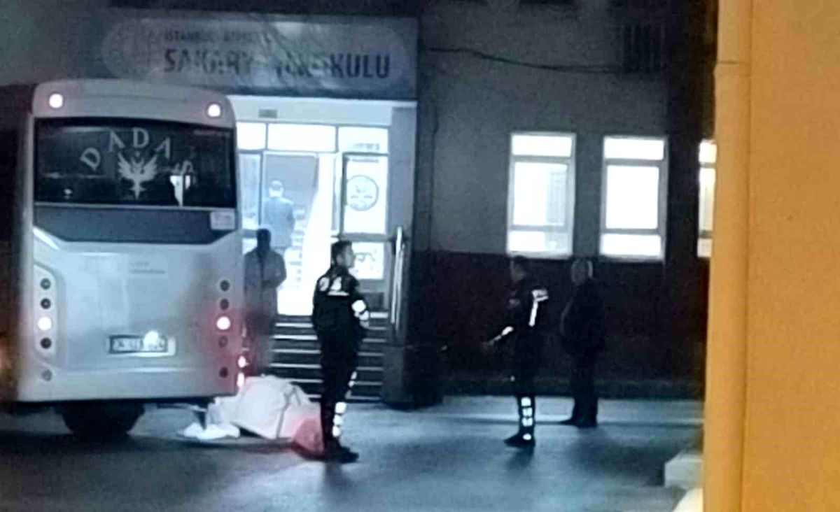 İstanbul\'da oy pusulaları okullara dağıtılmaya başlandı
