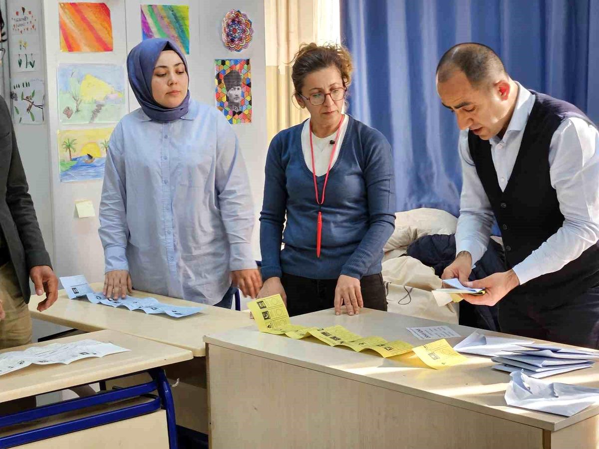 İstanbul\'da oy verme işlemi sona erdi, sayım başladı