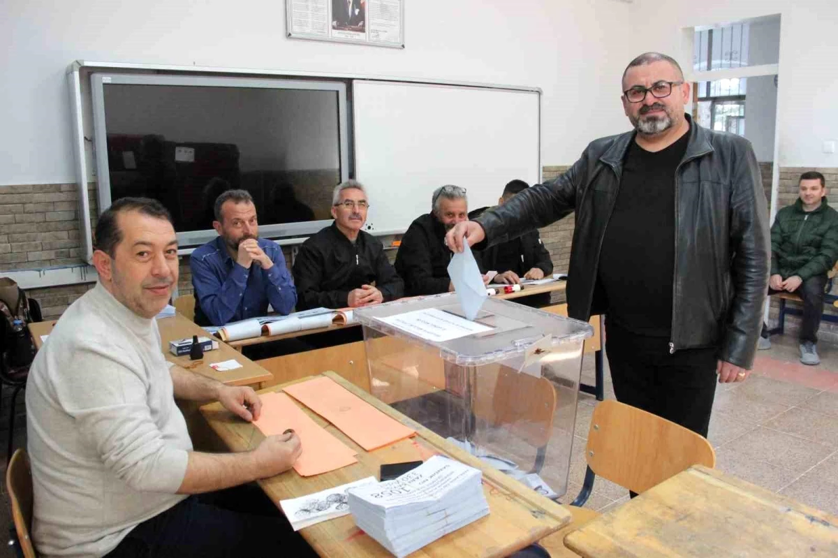 Karaman\'da Vatandaşlar 714 Sandıkta Oy Kullanmaya Başladı