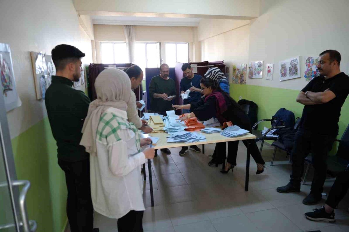 Kilis\'te oy sayımı devam ediyor