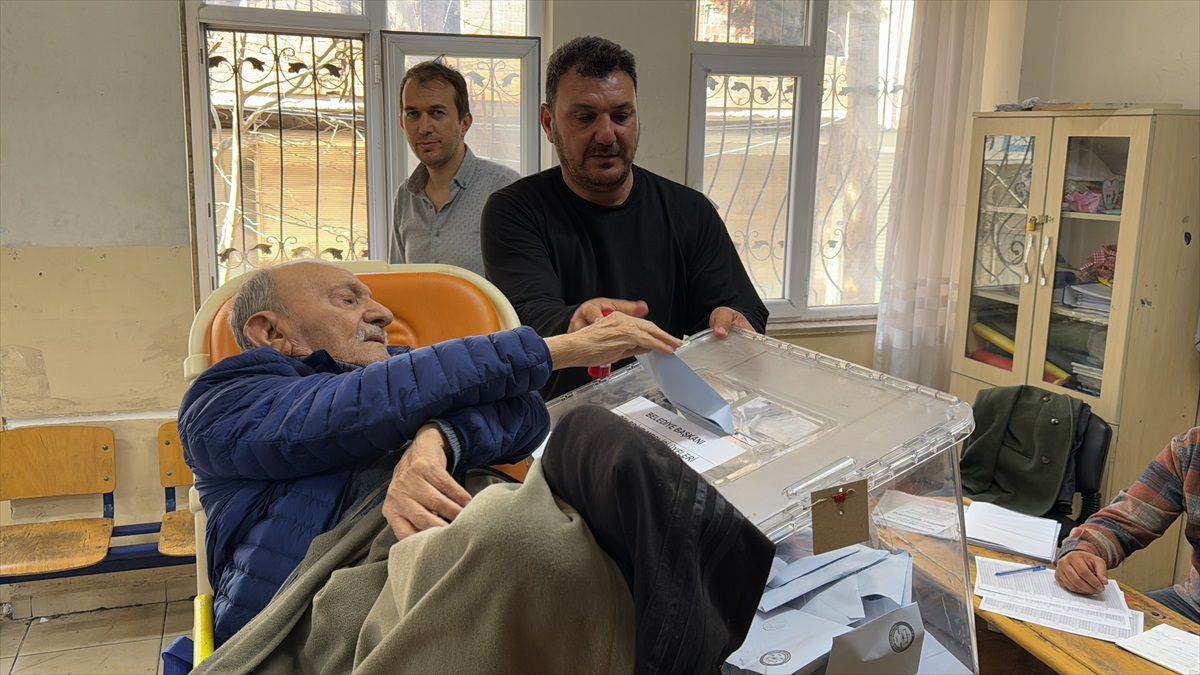 Kilis\'te Yatalak Hasta Sedyeyle Oyun Kullandı
