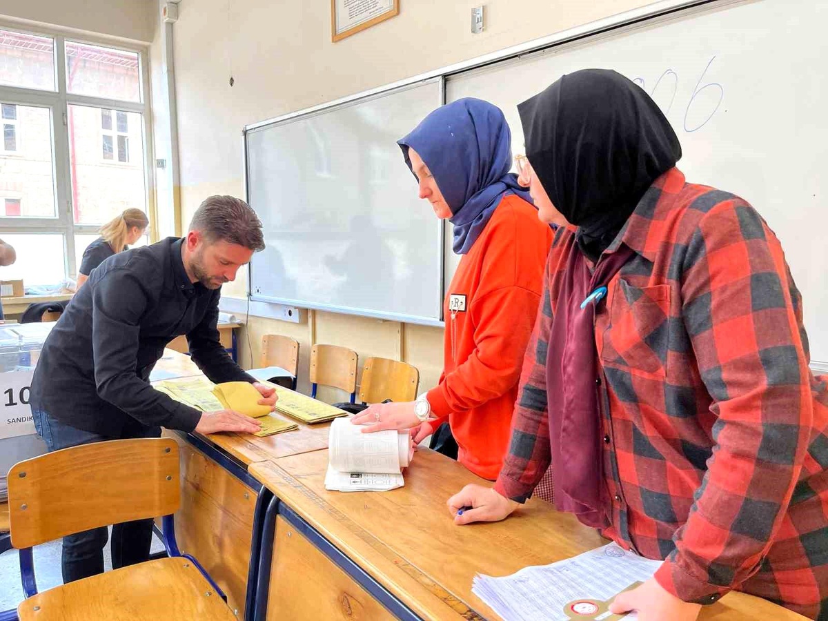 Kocaeli\'de Mahalli İdareler Genel Seçimi Oy Verme İşlemi Tamamlandı