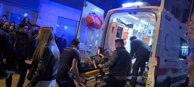 CHP binasının balkonu kutlama sırasında çöktü: 18 Yaralı