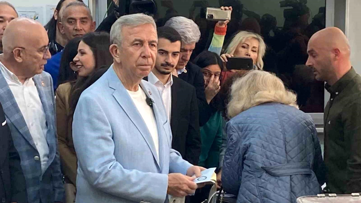 Mansur Yavaş, Ankara\'da oy kullandı
