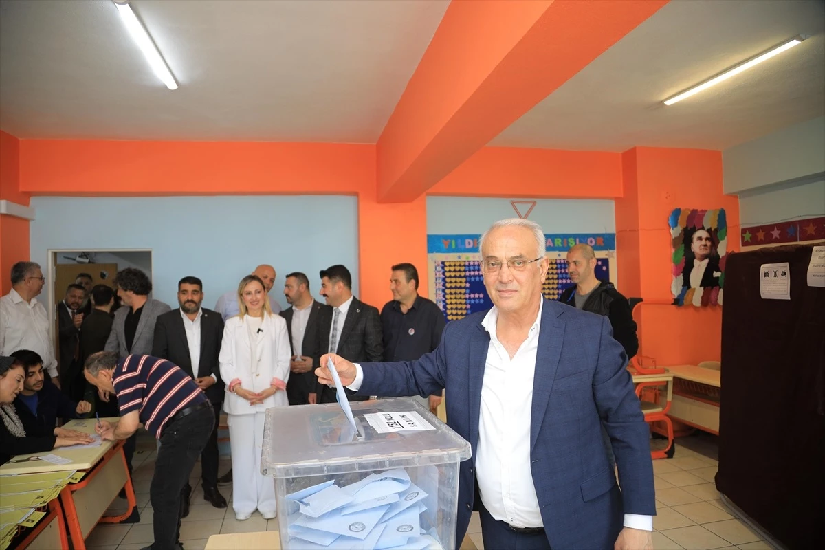 MHP Adana İl Başkanı Yusuf Kanlı, seçimlerde oyunu kullandı