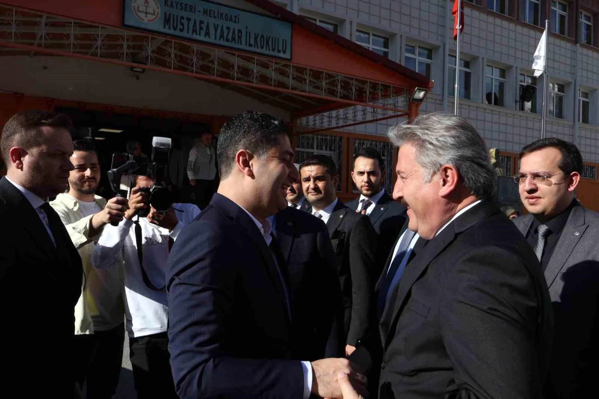 MHP Genel Başkan Yardımcısı İsmail Özdemir, Kayseri\'de oyunu kullandı