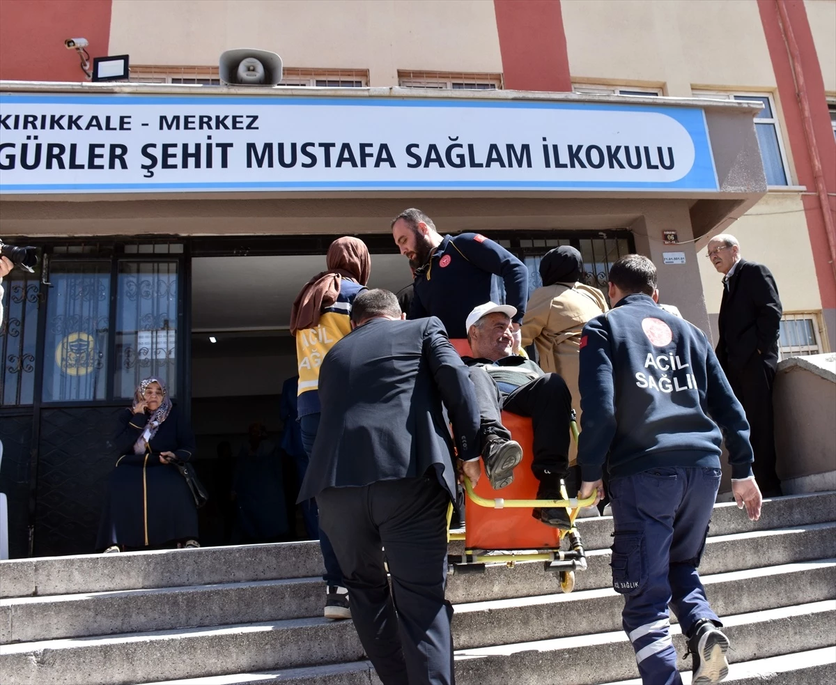 Niğde, Kırıkkale ve Nevşehir\'de seyyar sandık uygulamasıyla hastalar ve engelliler oy kullandı