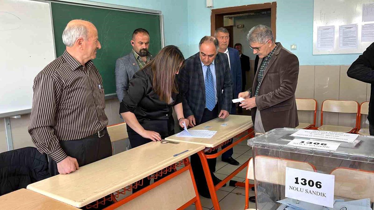 Niğde Valisi ve eşi oy kullandı