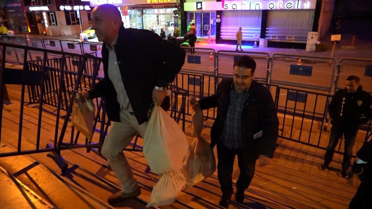 Samsun\'da oy sayımı tamamlandı, oy çuvalları İl Seçim Kuruluna teslim edildi