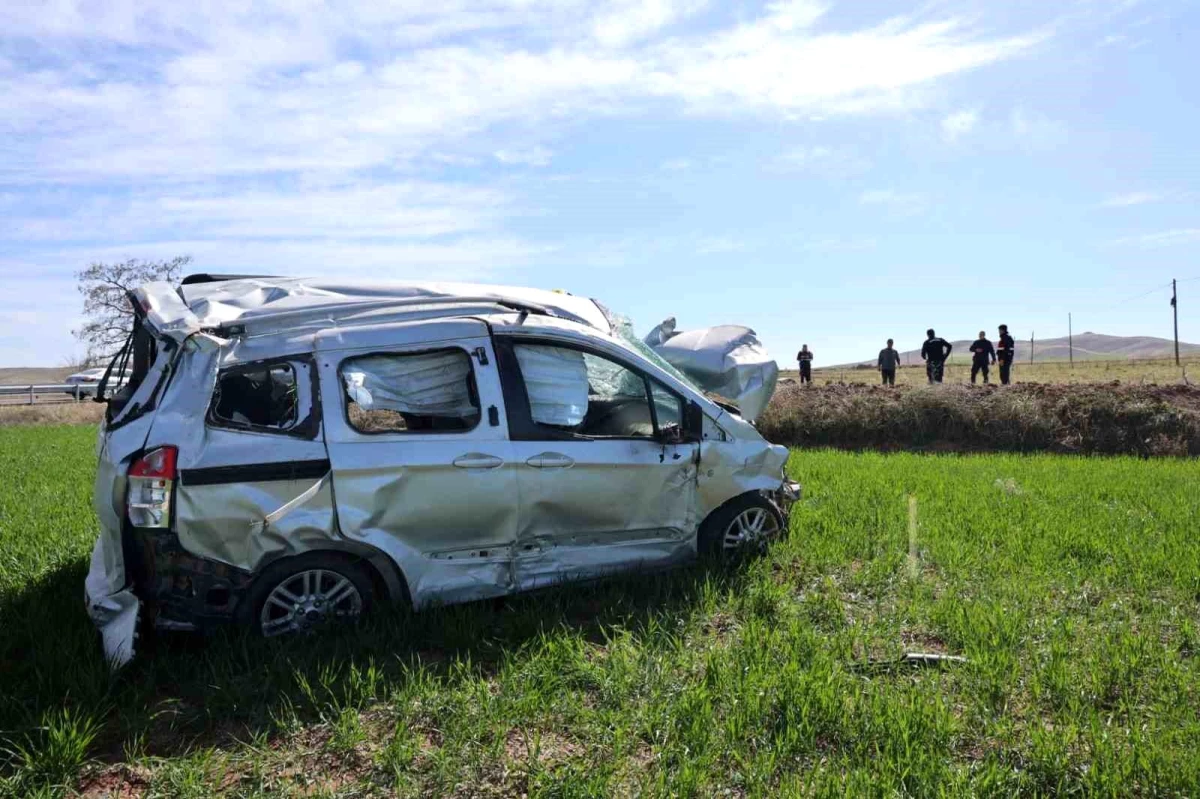 Nevşehir\'de otomobil şarampole devrildi: 1 ölü, 2 yaralı