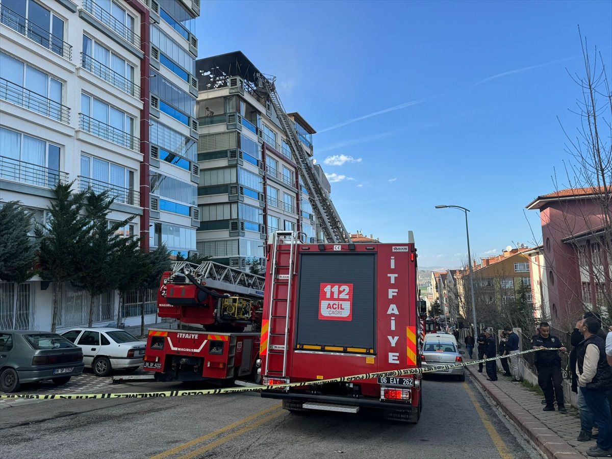 Pursaklar\'da çıkan çatı katı yangını kontrol altına alındı