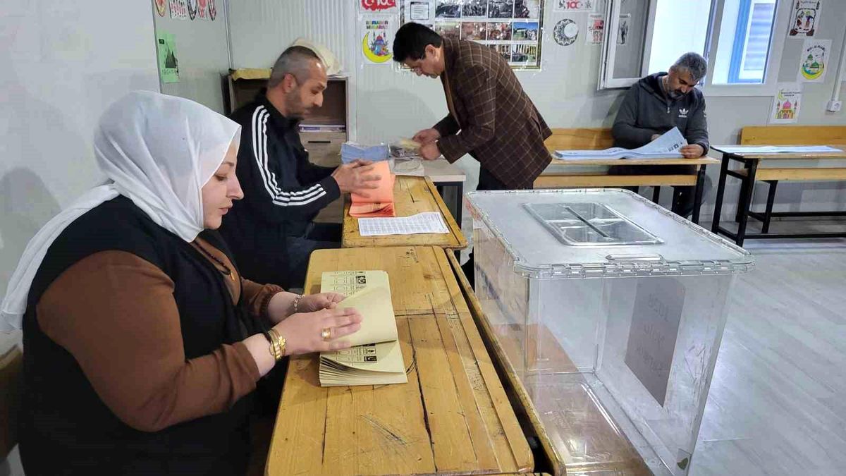 Adıyaman\'da Oy Kullanma İşlemi Başlıyor