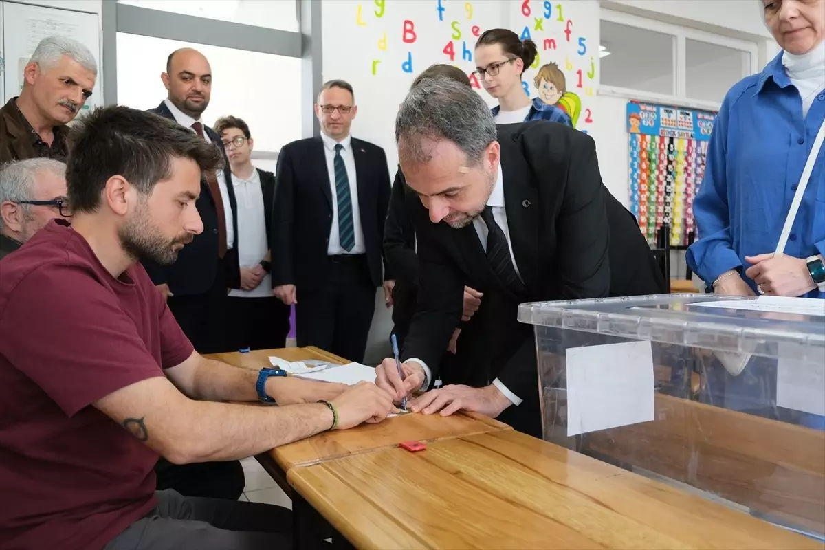 Saadet Partisi Sakarya Büyükşehir Belediye Başkan Adayı Ömer Abdullah Ayhan Oyunu Kullandı