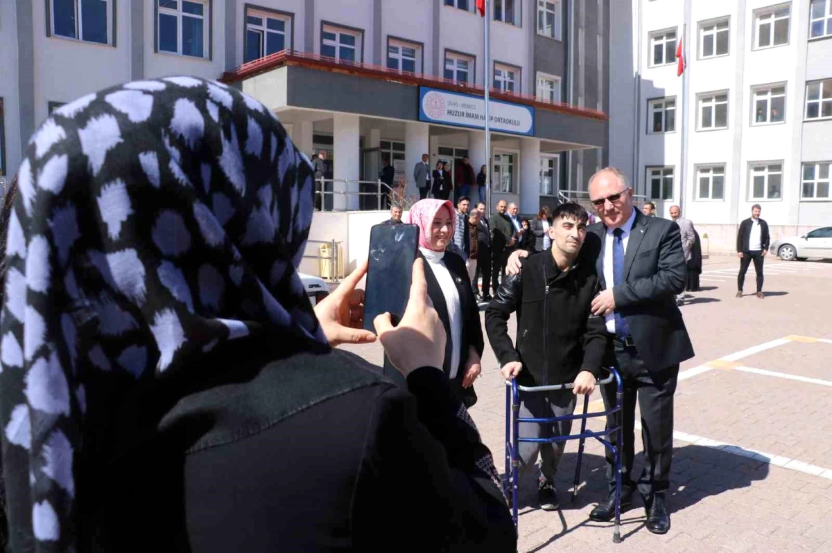Sivas Belediye Başkanı Hilmi Bilgin ve eşi oyunu kullandı