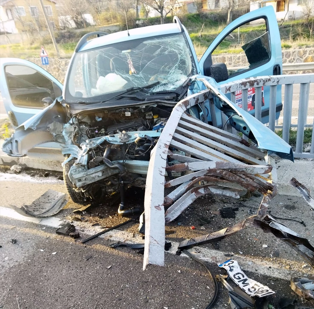 Sivas\'ın Koyulhisar ilçesinde kaza: 2 kişi ağır yaralandı