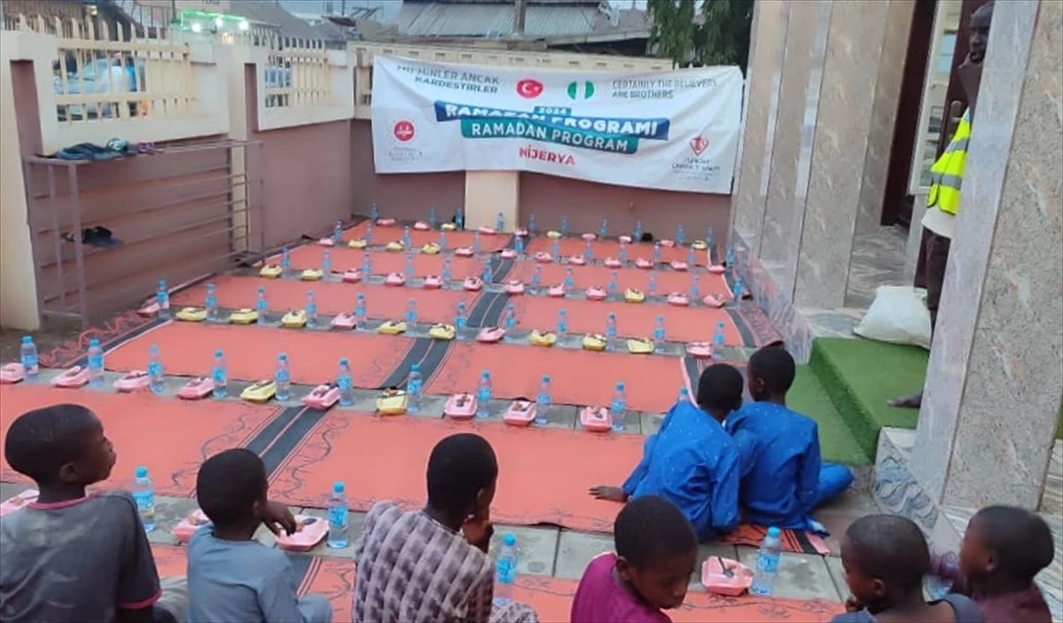 TDV, Nijerya\'da Ramazan Ayında İhtiyaç Sahiplerine İftar Veriyor