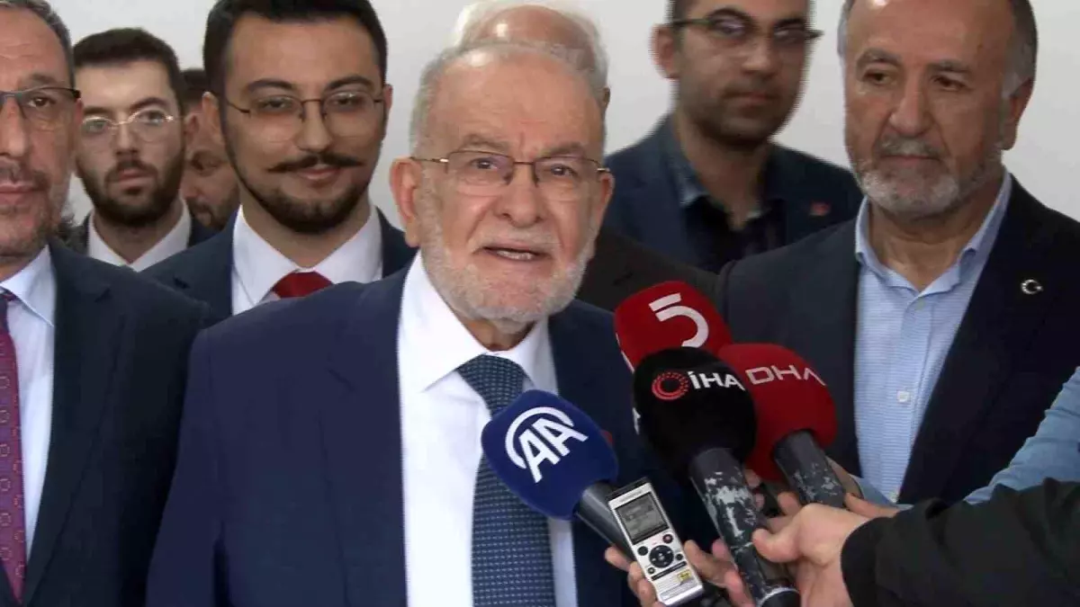 Saadet Partisi Genel Başkanı Temel Karamollaoğlu Ankara\'da oyunu kullandı