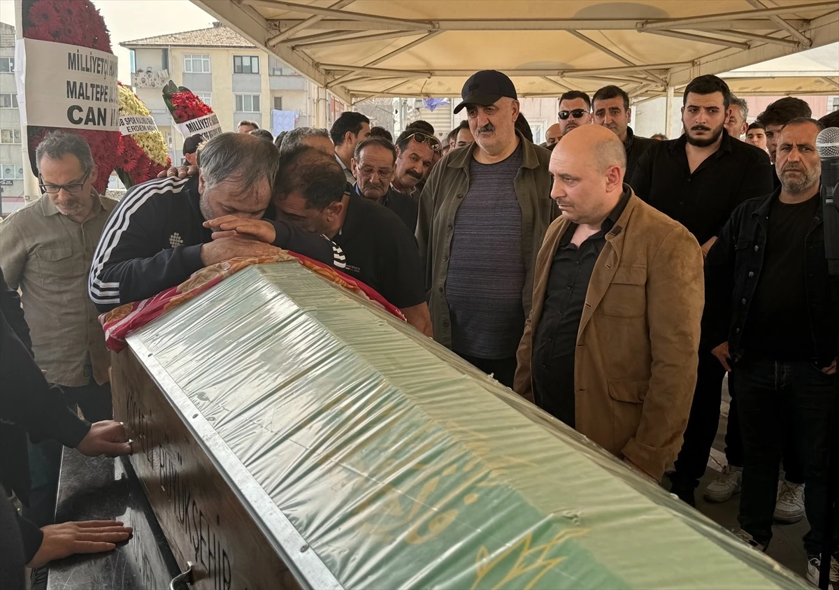 Çankırı\'da trafik kazasında hayatını kaybeden milli tekvandocu Sıla Medine Kavurat\'ın cenazesi Kocaeli\'de defnedildi