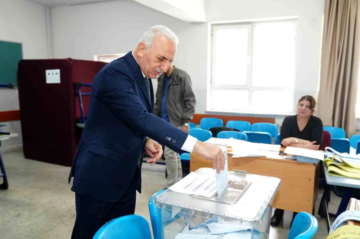 Ümraniye Belediye Başkanı İsmet Yıldırım Oyunu Kullandı