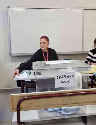 Ünlü sanatçı Candan Ercetin Sandık Kurulu Üyesi oldu Ünlü sanatçı Candan Ercetin Sandık Kurulu Üyesi oldu