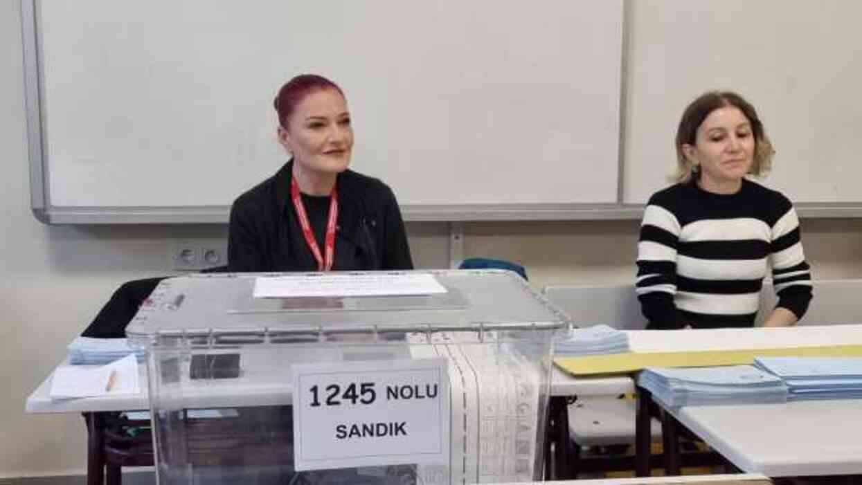 Ünlü sanatçı Candan Ercetin Sandık Kurulu Üyesi oldu Ünlü sanatçı Candan Ercetin Sandık Kurulu Üyesi oldu