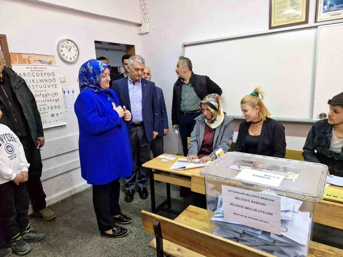 Malatya Valisi Ersin Yazıcı ve eşi Hanife Yazıcı oy kullandı